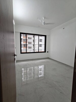 Room in 2 BHK Apartment at Unique Youtopia, Kharadi – for Rent