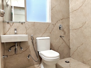 Bathroom in 3 BHK Builder Floor at Unitech South City 1, South City 1 – for Rent
