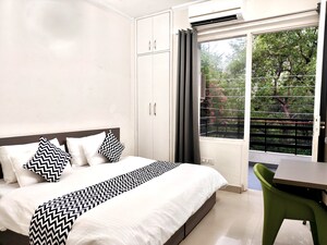 Bedroom in 3 BHK Builder Floor at Unitech South City 1, South City 1 – for Rent