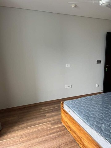 Room in 2 BHK Apartment at Majestique Towers, Kharadi – for Rent