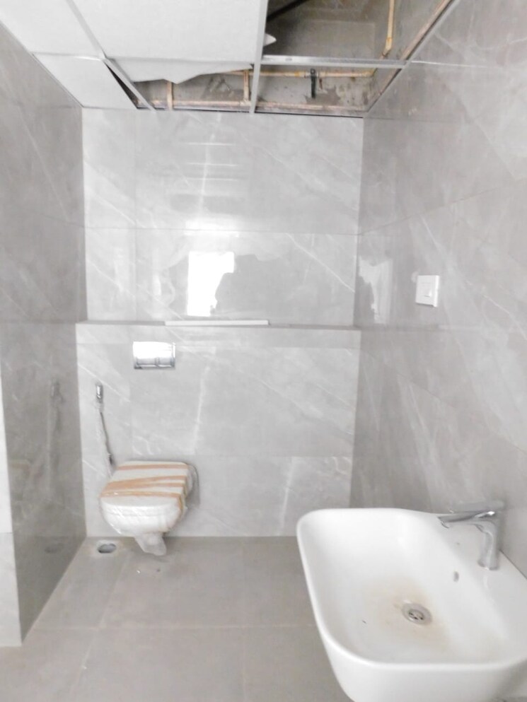 Bathroom, lansum-el-dorado 3 Bedroom 1940 Sq.Ft. Apartment In Narsingi Hyderabad 9300196