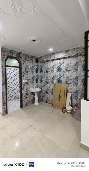 Room in 3 BHK Apartment at Shaheen Bagh – for Sale