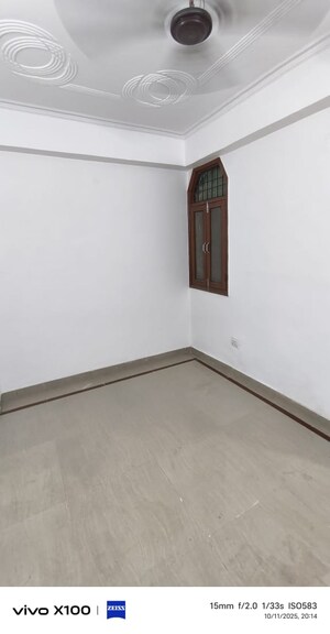 Room in 3 BHK Apartment at Shaheen Bagh – for Sale