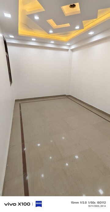Room in 3 BHK Apartment at Shaheen Bagh – for Sale