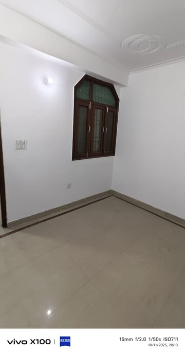 Room in 3 BHK Apartment at Shaheen Bagh – for Sale