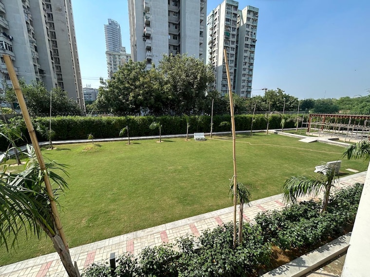 Garden, suncity-vatsal-valley 2 Bedroom 1050 Sq.Ft. Builder Floor In Gwal Pahari Gurgaon 9300218