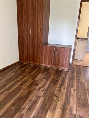 Room in 2 BHK Builder Floor at Suncity Vatsal Valley, Gwal Pahari – for Rent