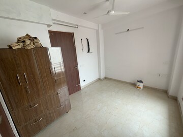 Room in 3 BHK Builder Floor at Ansal Sushant Lok I, Sector 43 – for Rent