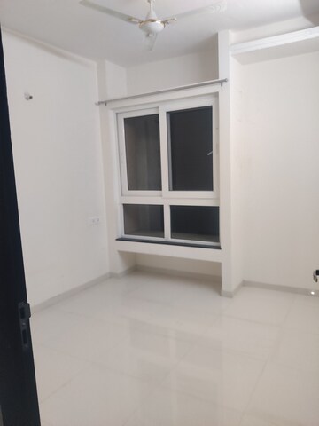 Room in 2 BHK Apartment at Nyati Elysia, Kharadi – for Rent