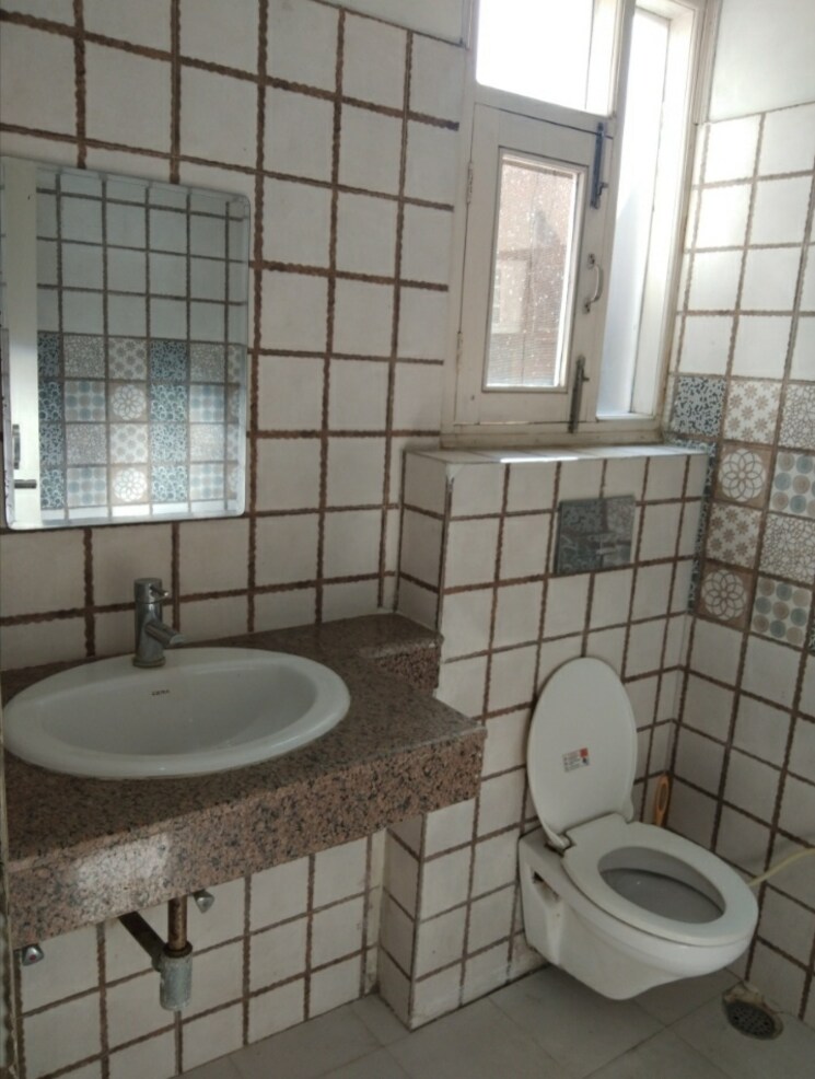 Bathroom, motiaz-royal-citi 3 Bedroom 1910 Sq.Ft. Apartment In Ambala Highway Zirakpur 9300280