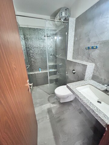 Bathroom in 4 BHK Apartment at Amanora Adreno Towers, Hadapsar – for Rent