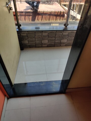 Room in 1 BHK Apartment at Gulmohar Goldcoast, Kharadi – for Rent