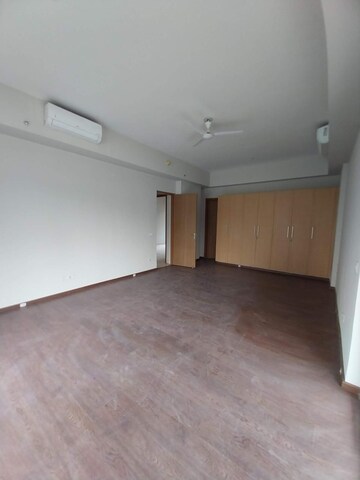 Room in 4 BHK Apartment at Spaze Kalistaa, Sector 84 – for Rent