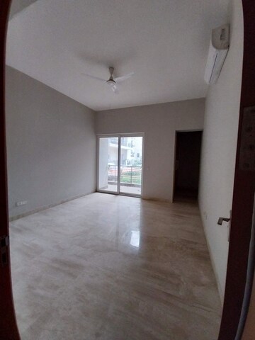 Room in 4 BHK Apartment at Spaze Kalistaa, Sector 84 – for Rent
