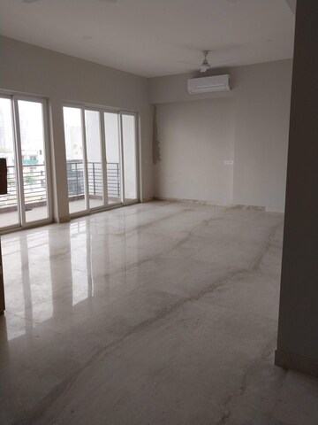 Room in 4 BHK Apartment at Spaze Kalistaa, Sector 84 – for Rent