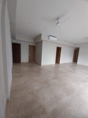 Room in 4 BHK Apartment at Spaze Kalistaa, Sector 84 – for Rent