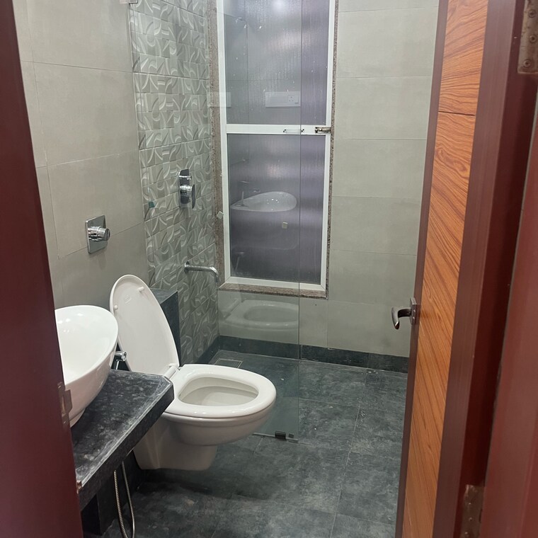 Bathroom, paradise-sai-world-empire 2 Bedroom 846 Sq.Ft. Apartment In Rohinjan Navi Mumbai 9300374