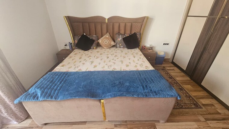 Bedroom, trishla-city 3 Bedroom 1800 Sq.Ft. Apartment In Patiala Road Zirakpur 9300406