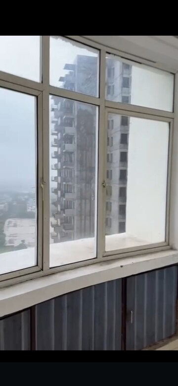 Room in 3 BHK Apartment at Raheja Vedaanta, Sector 108 – for Rent
