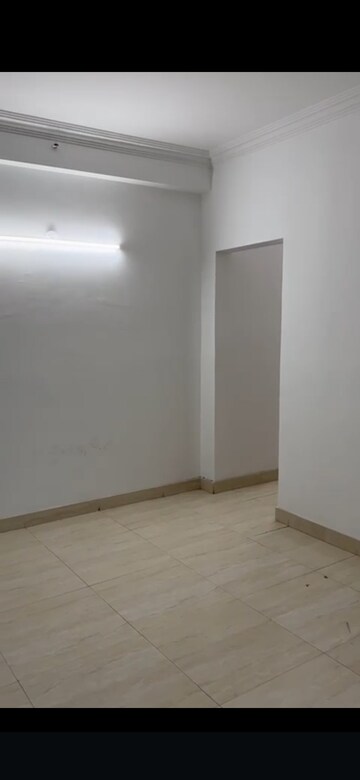Room in 3 BHK Apartment at Raheja Vedaanta, Sector 108 – for Rent