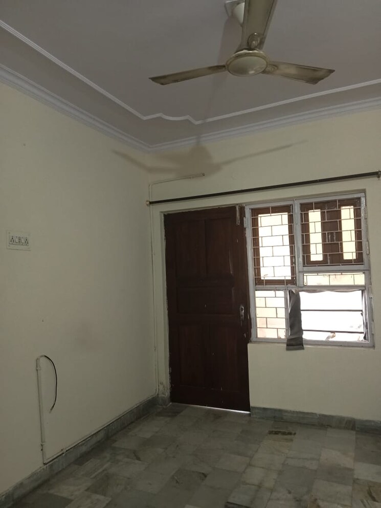 Room, sector 16 3 Bedroom 2150 Sq.Ft. Independent House In Sector 16 Faridabad 9300432