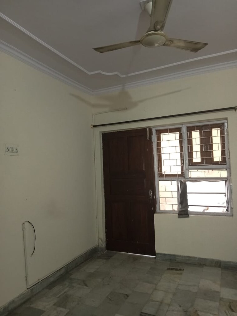 Room, sector 16 3 Bedroom 2150 Sq.Ft. Independent House In Sector 16 Faridabad 9300432