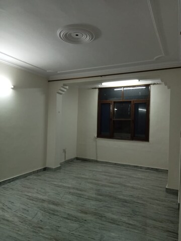 Room in 3 BHK Independent House at Sector 16 – for Rent