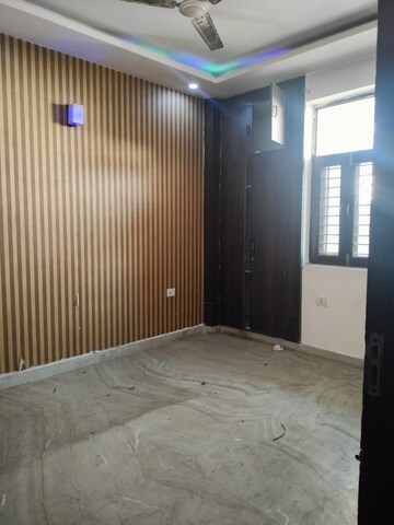 Room in 4 BHK Builder Floor at Green Fields Colony – for Rent