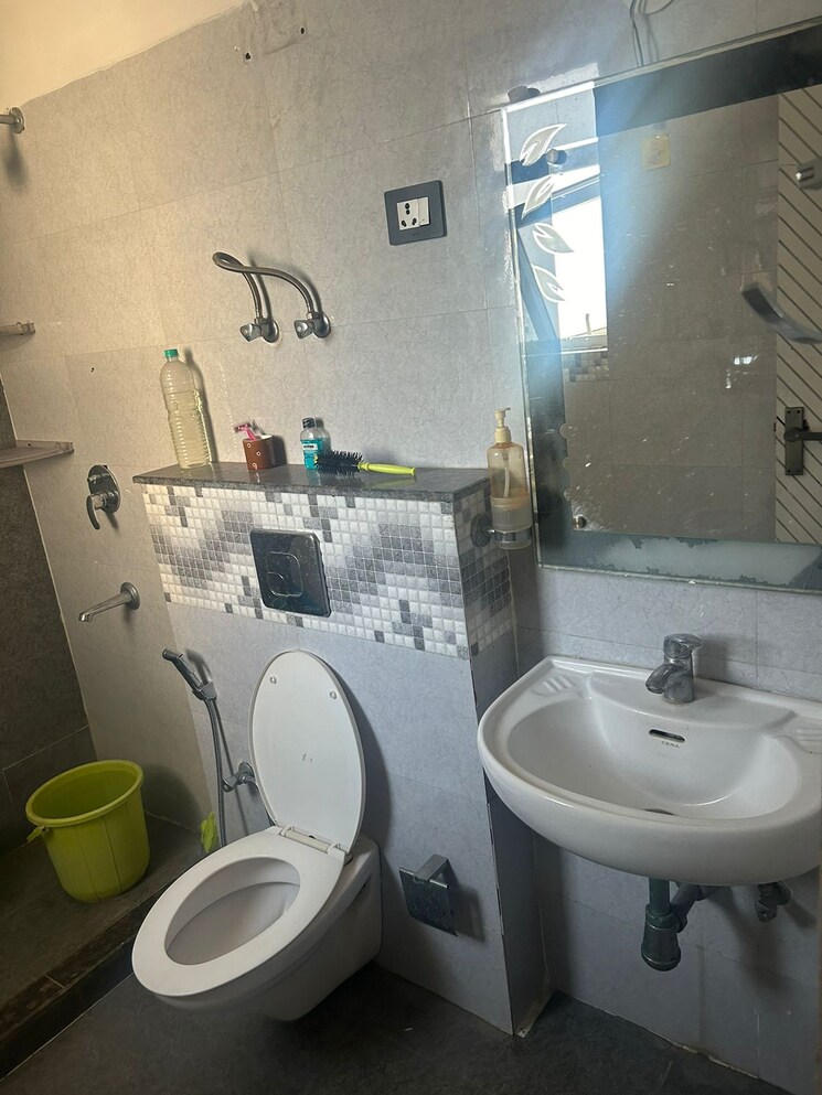 Bathroom, nk-sharma-savitry-greens 3.5 Bedroom 1735 Sq.Ft. Apartment In Lohgarh Zirakpur 9300468