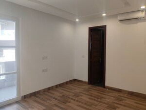 Room in 3 BHK Apartment at Trishla City, Patiala Road – for Rent