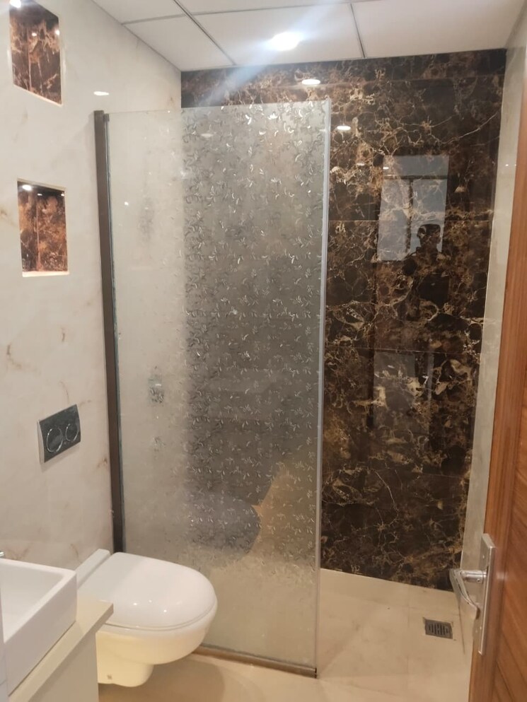 Bathroom, trishla-city 3 Bedroom 1824 Sq.Ft. Apartment In Patiala Road Zirakpur 9300537