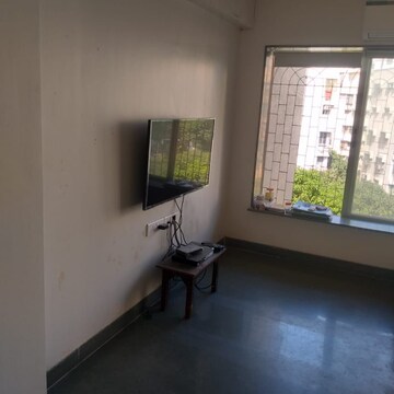 Room in 2 BHK Apartment at Greenfields CHS, Lokhandwala Complex – for Rent