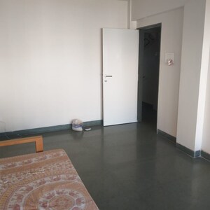 Room in 2 BHK Apartment at Greenfields CHS, Lokhandwala Complex – for Rent