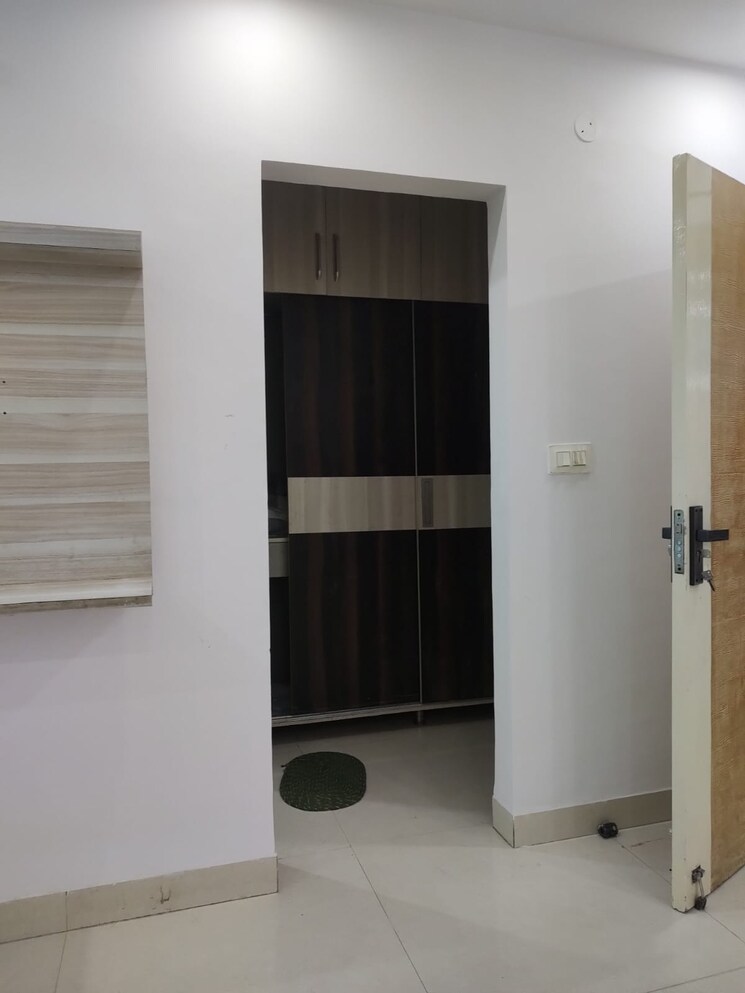 Room, skylar-homes 3 Bedroom 1050 Sq.Ft. Apartment In Patiala Road Zirakpur 9300552