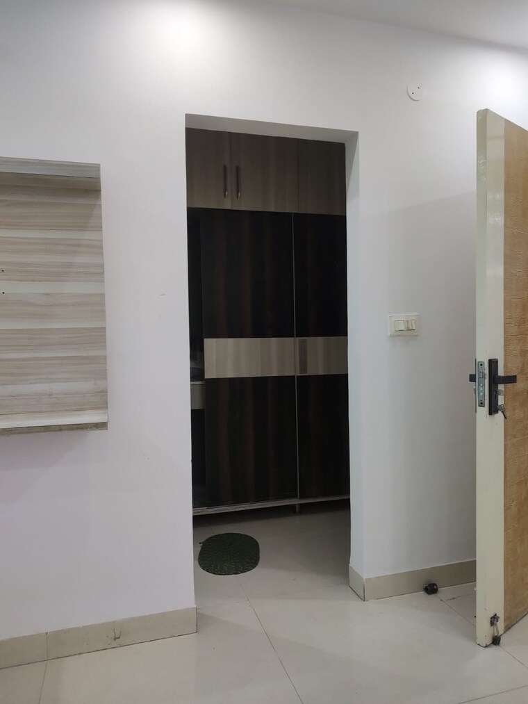 Room, skylar-homes 3 Bedroom 1050 Sq.Ft. Apartment In Patiala Road Zirakpur 9300552