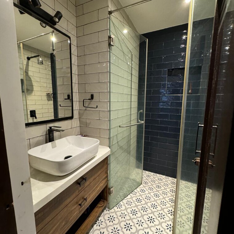 Bathroom, shree-sundaram 3 Bedroom 1050 Sq.Ft. Apartment In Versova Mumbai 9300554