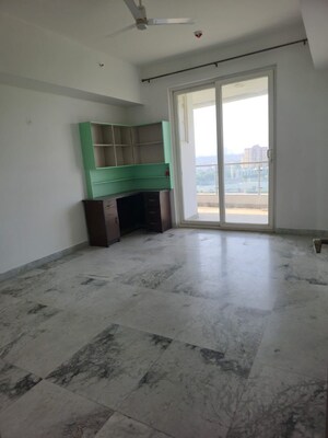 Room in 4 BHK Apartment at Krrish Provence Estate, Gurgaon Faridabad Road – for Rent