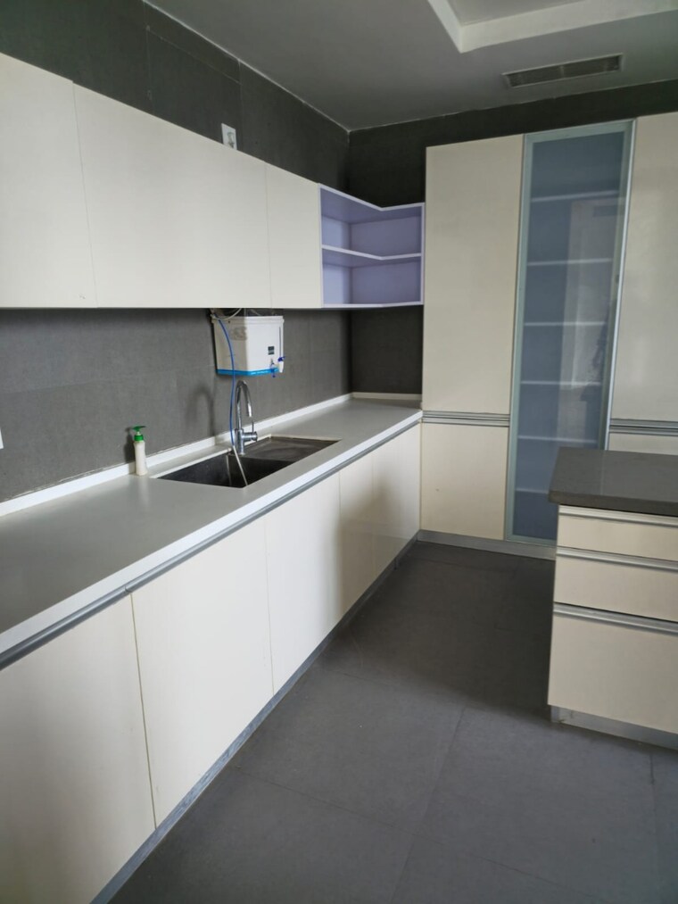 Kitchen, krrish-provence-estate 4 Bedroom 5800 Sq.Ft. Apartment In Gurgaon Faridabad Road Gurgaon 9300579