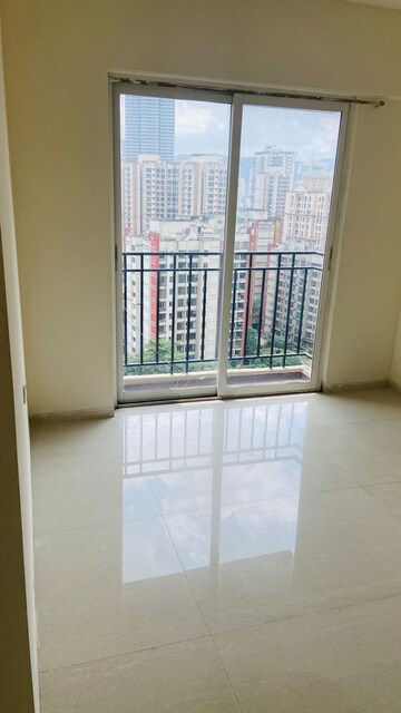 Room in 3 BHK Apartment at Vijay Orovia, Ghodbunder Road – for Sale