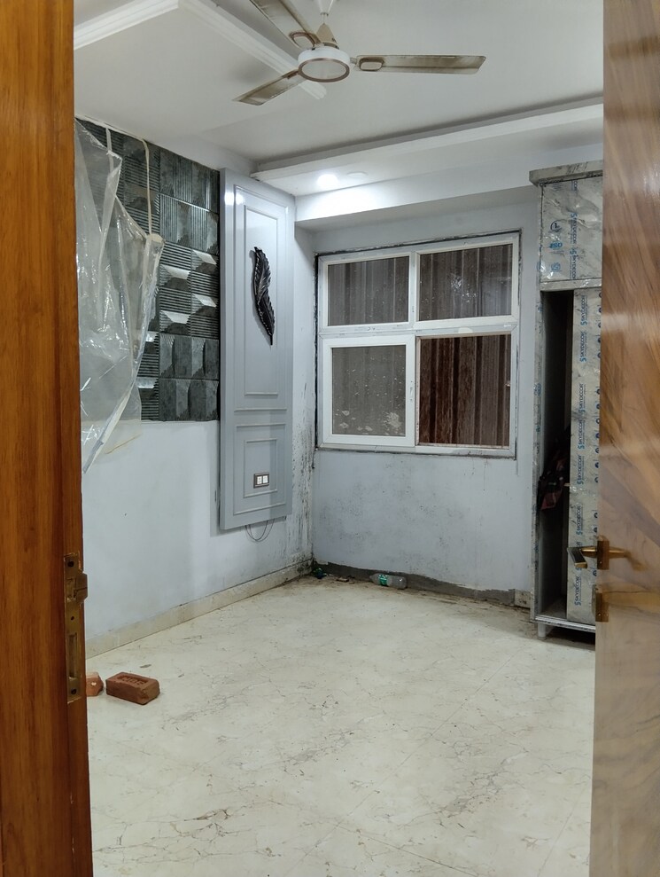 Room, sector 73 3 Bedroom 1350 Sq.Ft. Builder Floor In Sector 73 Noida 9300668