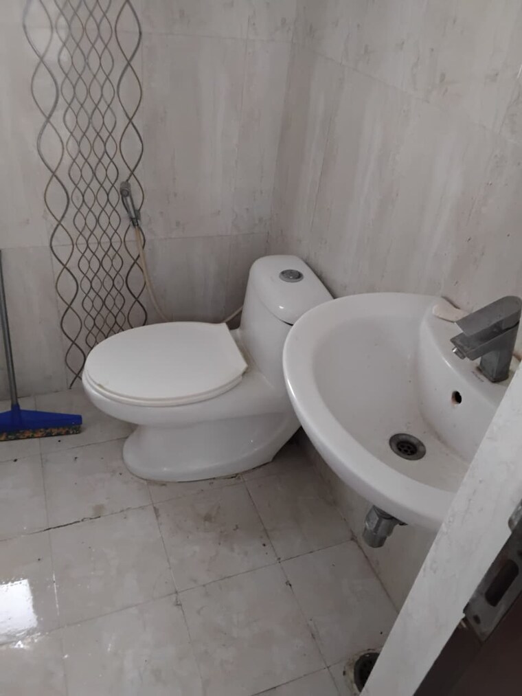 Bathroom, faizabad road 3 Bedroom 1600 Sq.Ft. Apartment In Faizabad Road Lucknow 9300672