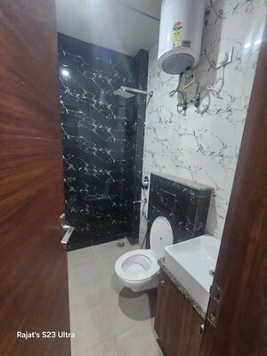 Attached Bathroom in 2 BHK Builder Floor at Sector 40 – for Rent