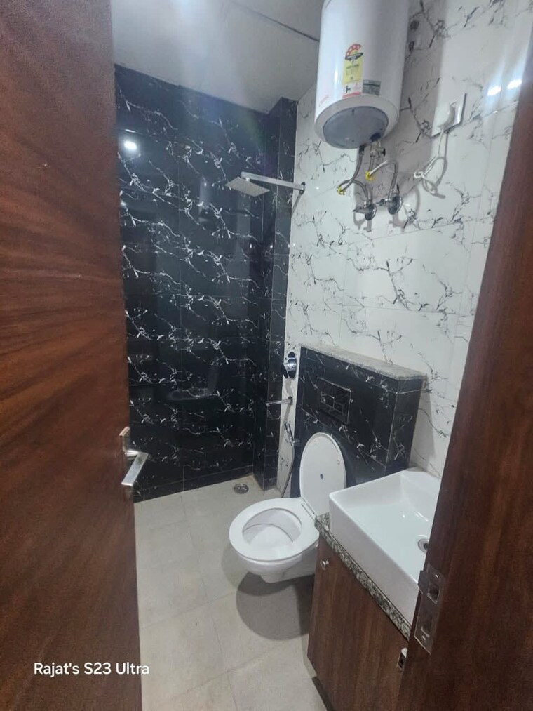Attached Bathroom, sector 40 2 Bedroom 1800 Sq.Ft. Builder Floor In Sector 40 Gurgaon 9300674