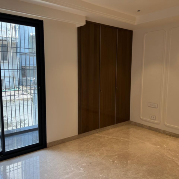 Room in 3 BHK Builder Floor at Defence Colony – for Rent
