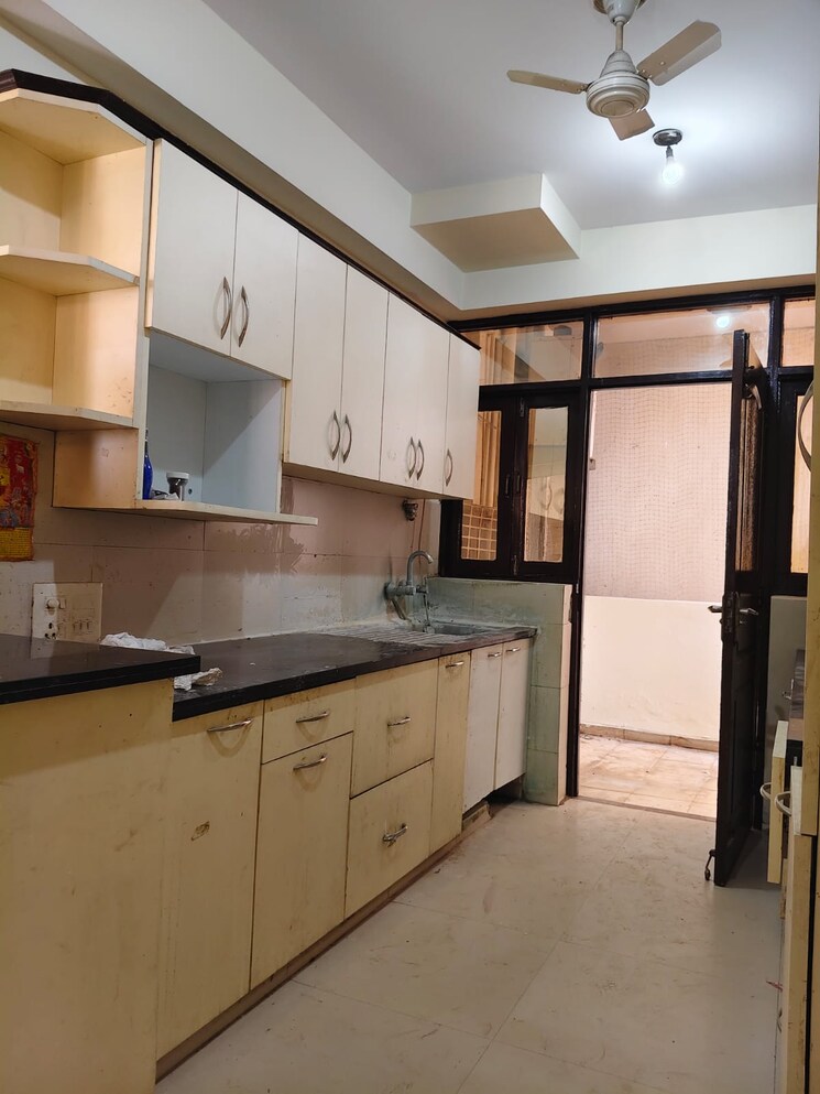 Kitchen, k-world-royal-court 4 Bedroom 3400 Sq.Ft. Apartment In Sector 39 Gurgaon 9300691