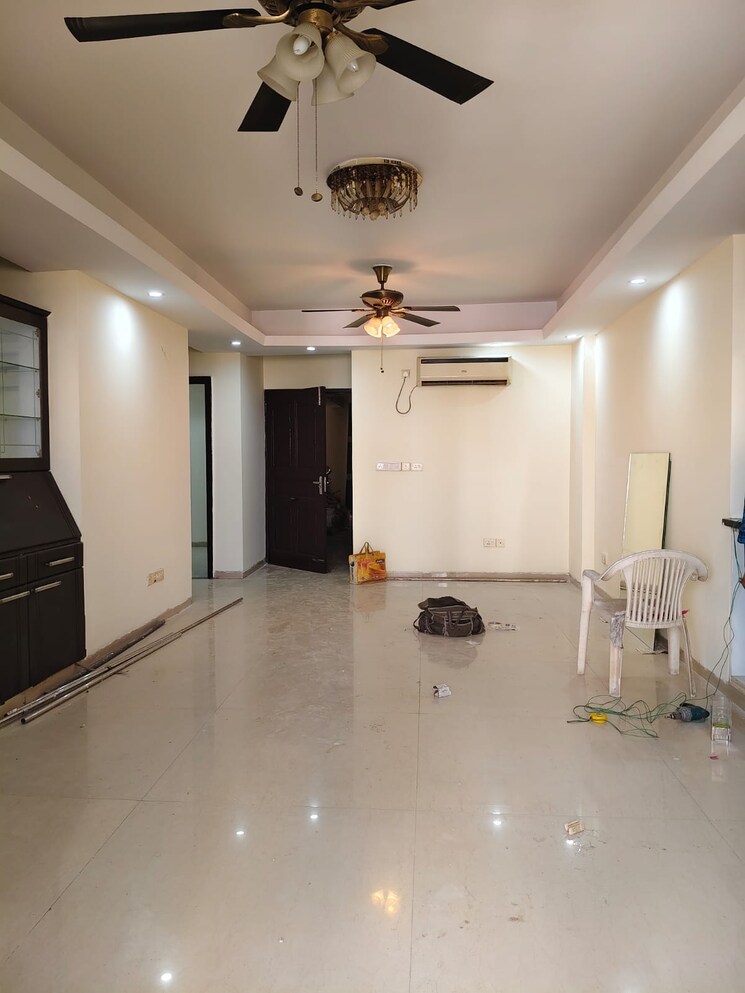 Team Area, k-world-royal-court 4 Bedroom 3400 Sq.Ft. Apartment In Sector 39 Gurgaon 9300691