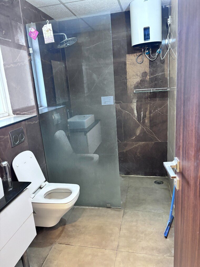 Bathroom, maya-green-lotus-saksham 3 Bedroom 1346 Sq.Ft. Apartment In International Airport Road Zirakpur 9300744