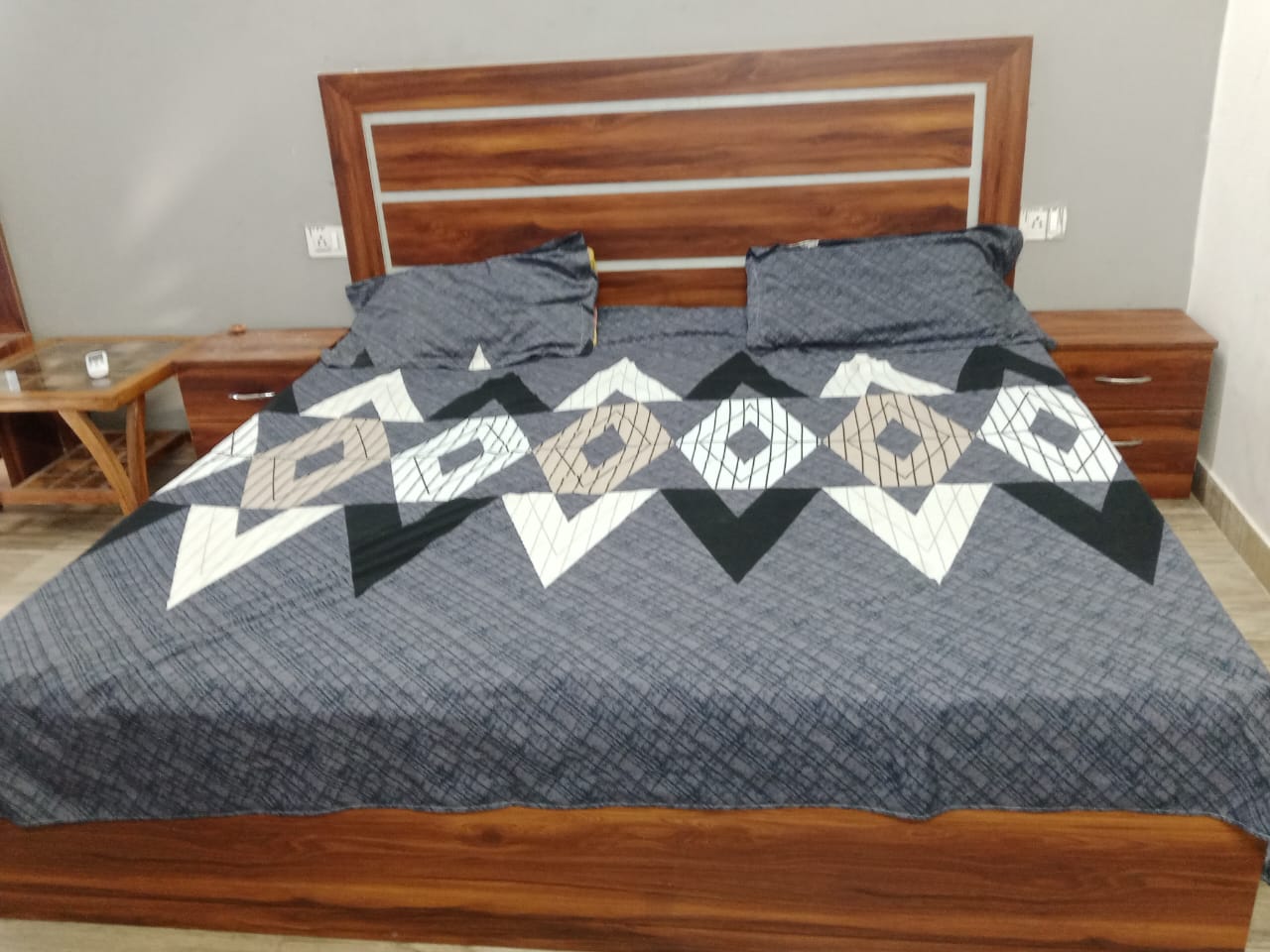 1 BHK Apartment For Rent in Paramount Golfforeste