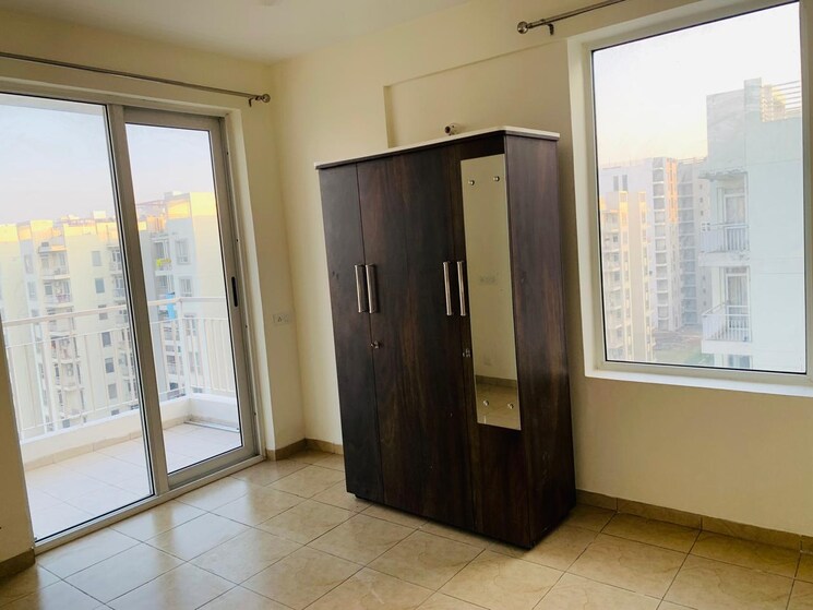 Room, international airport road 3 Bedroom 1345 Sq.Ft. Apartment In International Airport Road Zirakpur 9300781