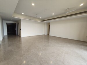 Room in 3 BHK Apartment at Raheja Empress, Prabhadevi – for Rent